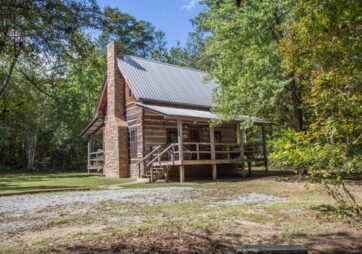 Cabin Four — log cabin rental Lookout Mountain Alabama