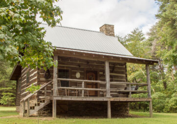 Cabin Five — log cabin rental Lookout Mountain Alabama