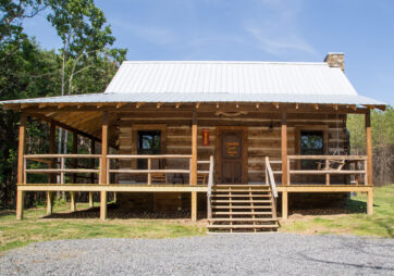 Jacey's Cabin — log cabin rental Lookout Mountain Alabama