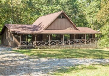 The Lodge — log cabin rental Lookout Mountain Alabama